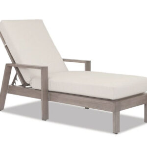 outdoor chaise lounge